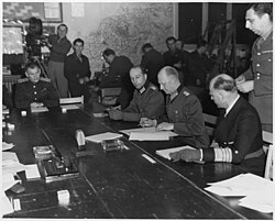 El Coronel General Alfred Jodl en Reims