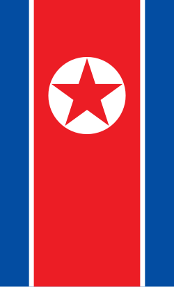 Exhibición vertical de la bandera nacional de Corea del Norte