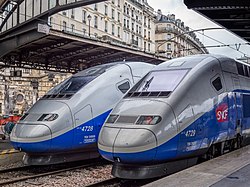 Dos trenes TGV 2N2 en la estación Paris-Est