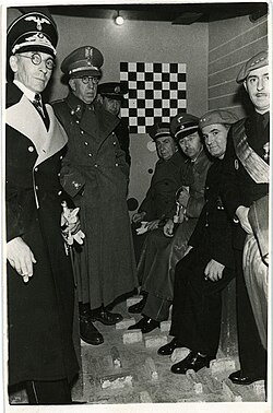 Heinrich Himmler visitando la checa barcelonesa de Vallmajor en 1940.