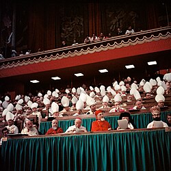 Padres conciliares reunidos en la Basílica de San Pedro durante el Concilio Vaticano II.