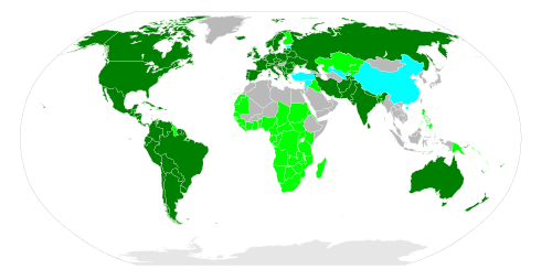 Mapa mundial destacando las regiones donde las lenguas indoeuropeas son habladas de forma mayoritaria u oficial.