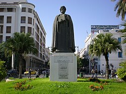 Estatua de Ibn Khaldoun en la ciudad