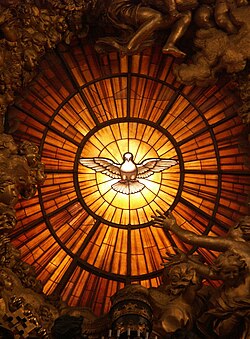 Alegoría del Espíritu Santo en la basílica de San Pedro, Ciudad del Vaticano.