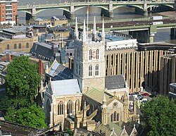 Fachada y entorno de la Catedral de Southwark