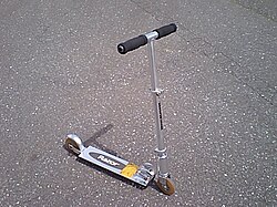 Patinete tradicional con manillar