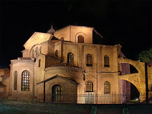 Muros exteriores y volumetría de la basílica