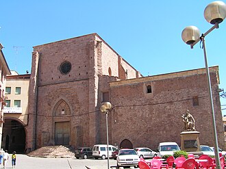 Vista exterior de la Iglesia de San Miguel en Cardona