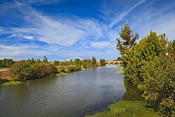 El río en Mérida junto a sus monumentos históricos
