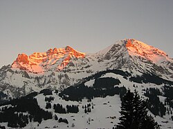 Vista panorámica de los Alpes berneses desde Adelboden