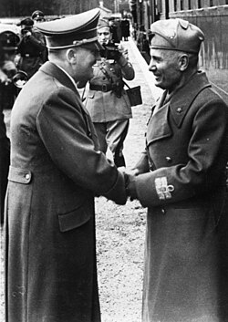 Benito Mussolini junto con Adolf Hitler en abril de 1943