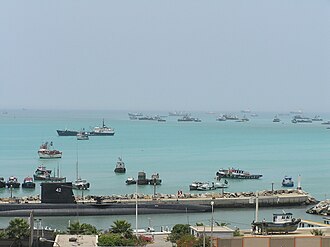 Vista del puerto y el submarino BAP Abtao