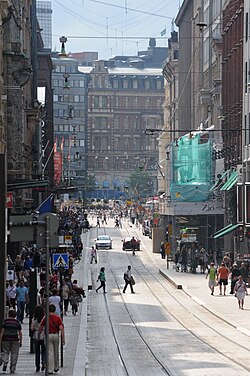 Aleksanterinkatu en el centro de Helsinki, Finlandia