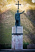 Detalle de la estatua de Don Pelayo