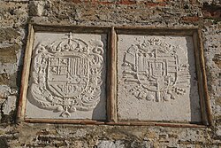 Escudo de armas asociado a la época de Carlos II y al marqués de Villadarias.