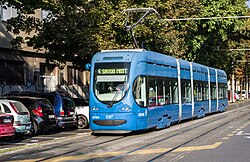 Tranvía ZET TMK 2200 circulando por Zagreb