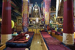 Interior del Templo de Jokhang en Lhasa