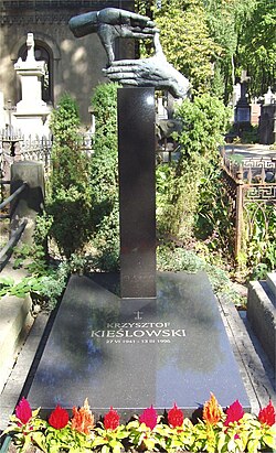 Tumba de Kieślowski en el Cementerio Powązki