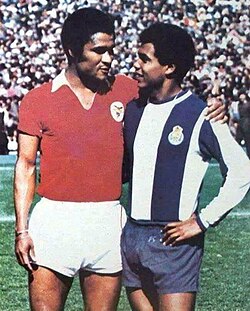 Eusébio junto a Teófilo Cubillas en 1974