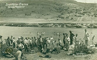 Soldados alemanes bañándose en el río Crna, 1918