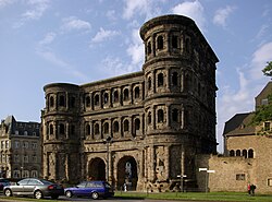 La Porta Nigra, una de las puertas monumentales del Tréveris romano