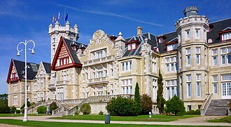 Palacio de la Magdalena situado en la península de Santander