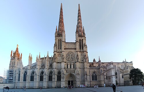 Vista exterior de la catedral de San Andrés en Burdeos
