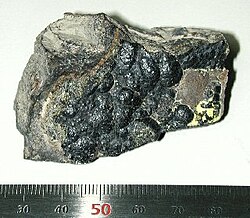 Una pechblenda, variedad de uraninita y principal mineral del uranio
