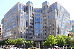 Edificio sede de la Fundación Nacional de Ciencias en Arlington, Virginia.