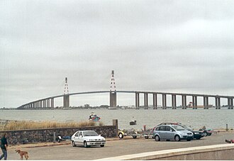 El Puente de Saint-Nazaire sobre el estuario del Loira.
