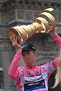 Ryder Hesjedal con el trofeo del Giro de Italia