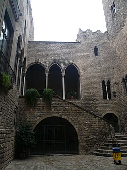 Palacio Requesens, sede de la Real Academia de Buenas Letras