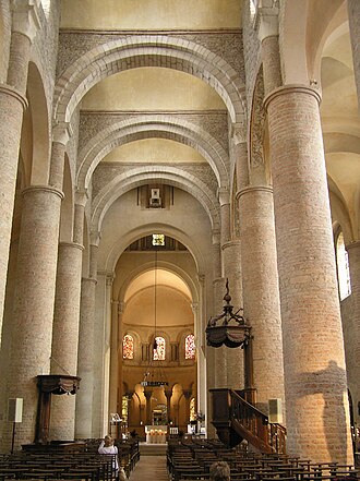Nave interior de la iglesia abacial de Saint-Philibert