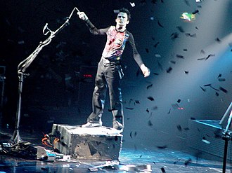 Matt Bellamy actuando en directo en 2003