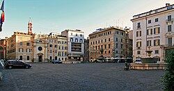 Vista general de la Piazza Farnese mostrando edificios circundantes como el Palazzo del Gallo.