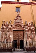 Interior o exterior de la Iglesia de los Terceros en Sevilla.