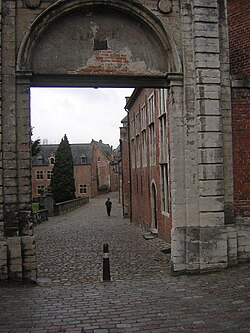 Puerta de entrada principal al Beguinaje de Lovaina