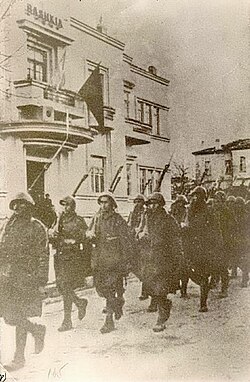 Tropas griegas en Korçë en noviembre de 1940.
