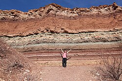 Estratos policromáticos expuestos en la Quebrada de Cafayate, Argentina.
