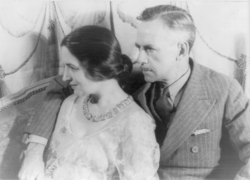 Fotografía de Eugene O'Neill con su tercera esposa Carlotta Monterey en 1933