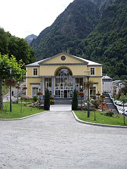 Fachada de las Termas de César en Cauterets