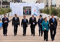 Mandatarios internacionales reunidos durante la 37ª Cumbre del G8 en Deauville, Francia, en 2011