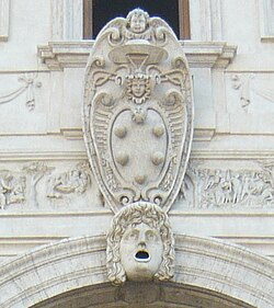 Escudo familiar con las seis bolas en la Villa Médici de Roma