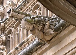 Gárgola con forma de gaitero en Toledo