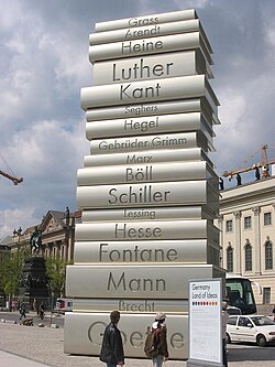 Pila de libros gigantes en Berlín