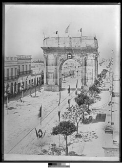 Réplica temporal del Arco de Tito en Montevideo