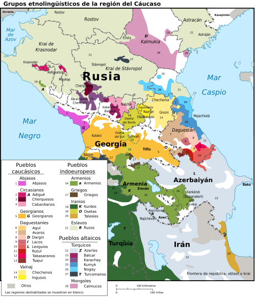 Mapa que muestra los distintos grupos etnolingüísticos distribuidos a lo largo de la región montañosa del Cáucaso.