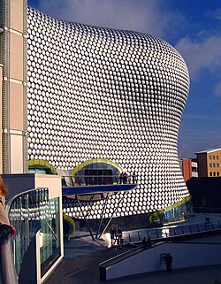Vista exterior del edificio Selfridges de los grandes almacenes en Birmingham