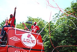 Celebración de los jugadores y cuerpo técnico del Lille OSC tras conquistar el título