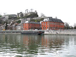 Namur, el Mosa, el parlamento valón y la ciudadela